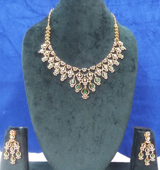Picture of Emerald  stone necklace