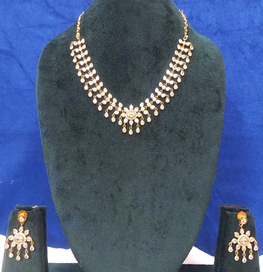 Picture of White rosegold necklace